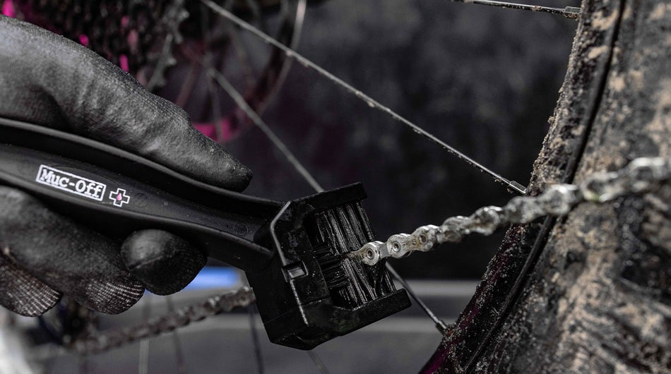 CEPILLO LIMPIADOR DE CADENA MUC-OFF