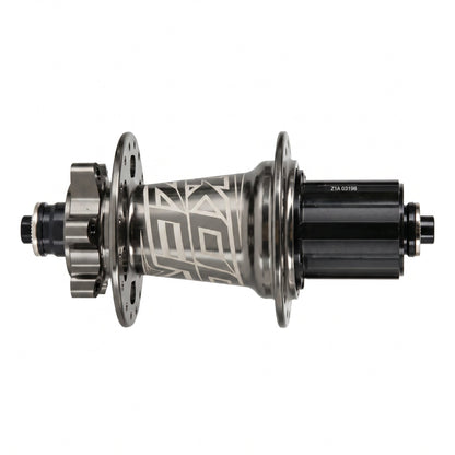 MAZA KOOZER 32H 10X135 MM TITANIUM Koozer
